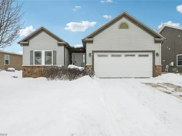 15143 Woodsong Dr, Middlefield, OH 44062