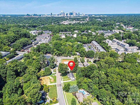 5th image of 1323 Carolyn Dr