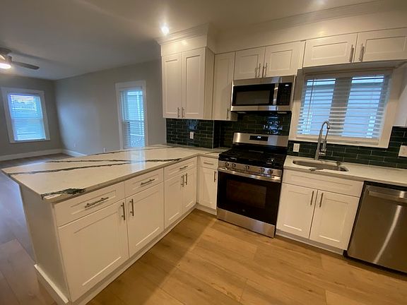 4th image of 86 Winchester St Floor 1