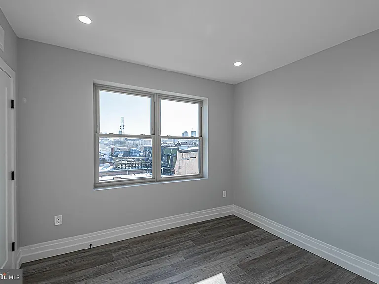 526 Brown St #404 — Photo 14
