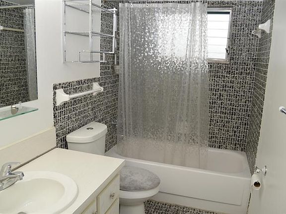 5th image of 1690 NE 191st St APT 409-1