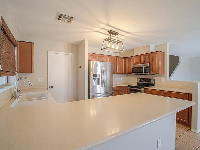 305 W Settlers Trl — Photo 9