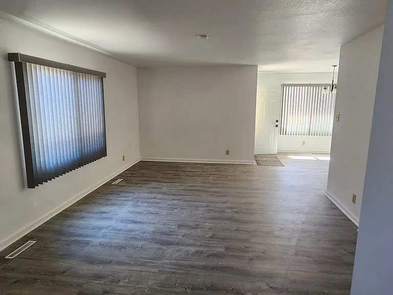 148 Douglas Ln — Photo 2