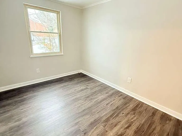 150 Marshall Dr — Photo 11
