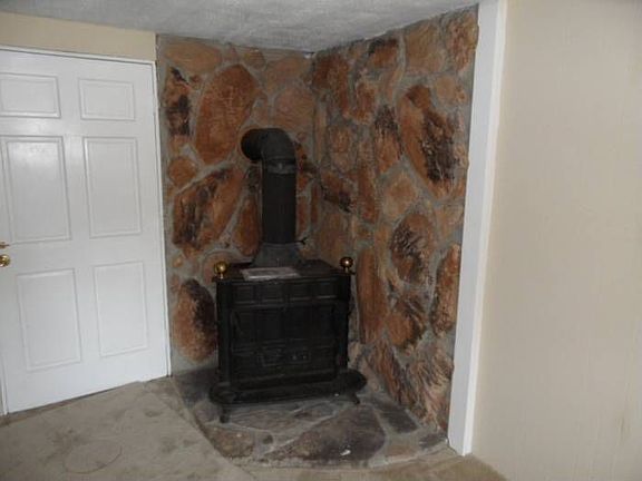 3rd image of 12 Tamwood Cir