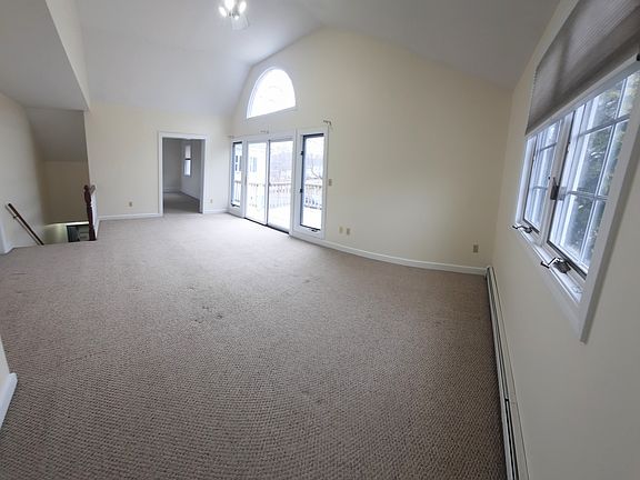 2nd image of 715 Main St APT 3