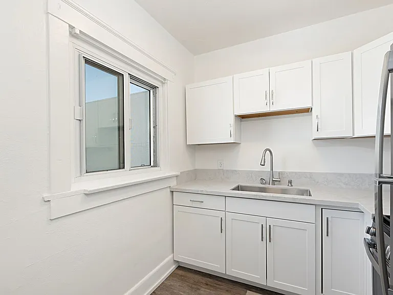 Grandview Apartments — Photo 48