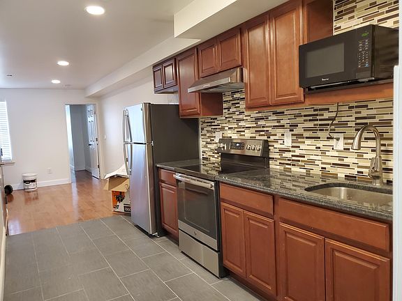 5th image of 612 N 11th St APT 1