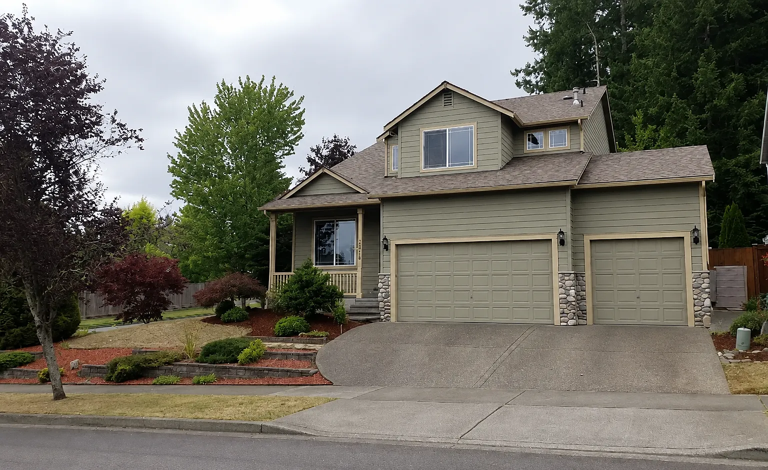 4 bed, 2.5 bath, 2438 sqft, $3,200 — Photo 1