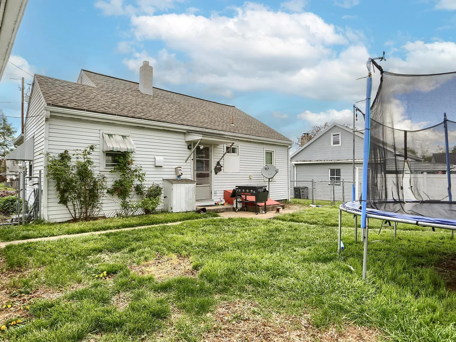 3 bed, 1300 sqft, $1,875 — Photo 3