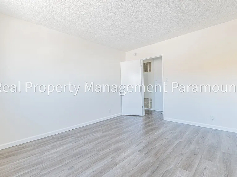 8013 Blackburn Ave #7 — Photo 15