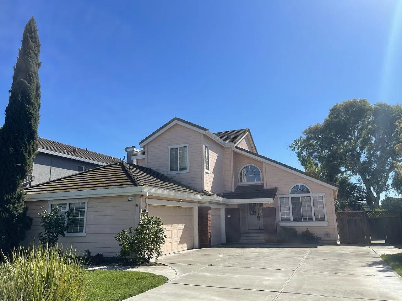 3 bed, 2.5 bath, 2646 sqft, $3,400 — Photo 1