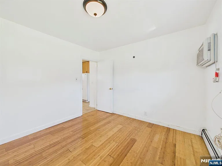 247 Malcolm Ave — Photo 10