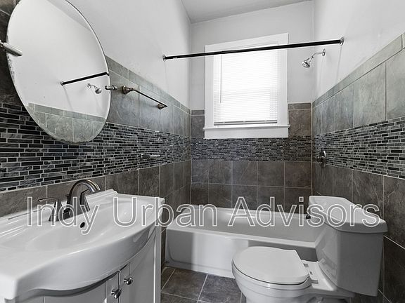 4th image of 1024 Winfield Ave