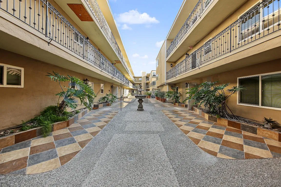 2 bed, 1178 sqft, $4,500 — Photo 4