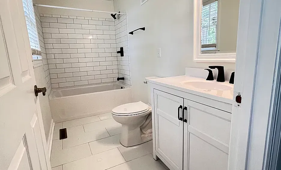 3 bed, 1327 sqft, $2,750 — Photo 4