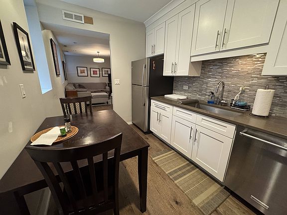 5th image of 543 W Fullerton Pkwy #543