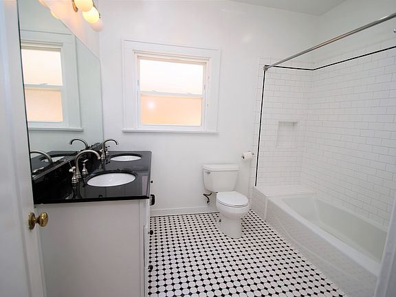 5th image of 4181 1/2 Lincoln Ave