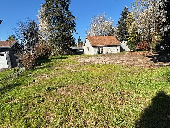 4th image of 8615 SE Roots Rd