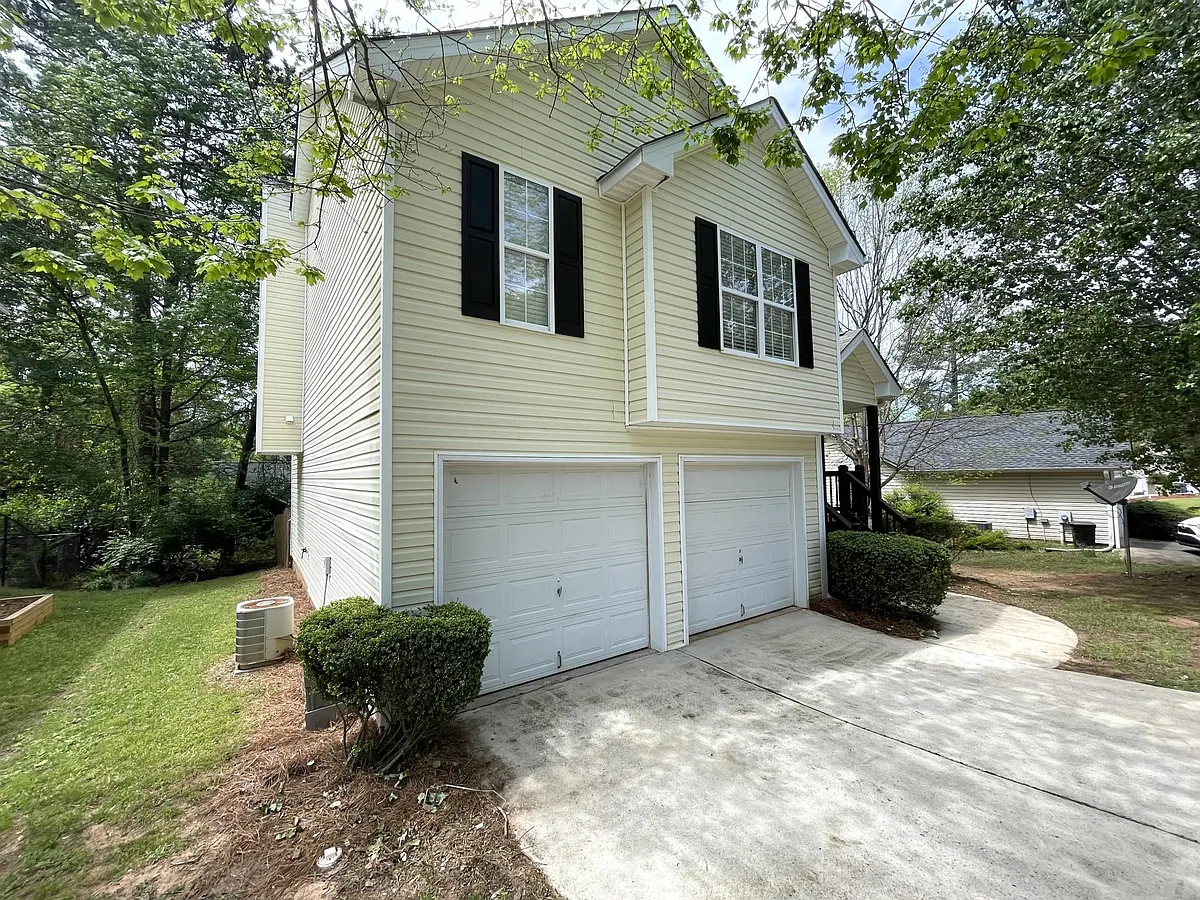 Building Photo - 335 Spring Lake Ct