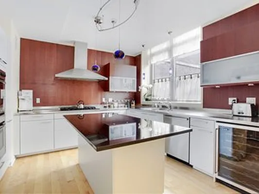 Sold by Corcoran | media 28