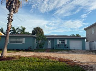 7112 S Shore Dr S, South Pasadena, FL 33707