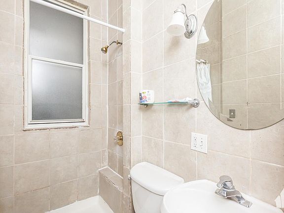 4th image of 1422 N Western Ave #1A
