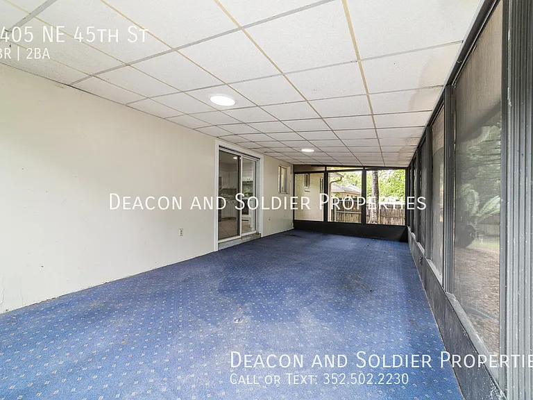 3405 NE 45th St — Photo 18