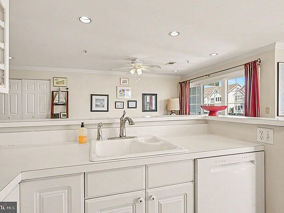 4th image of 289 Girard St #37