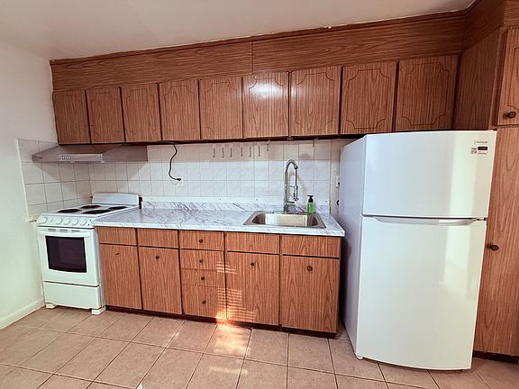 4th image of 5743 Cloverdale Blvd