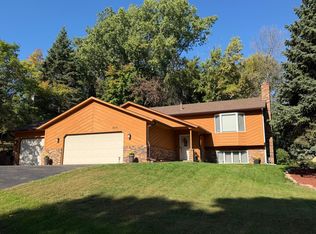 4615 Parkridge Dr, Eagan, MN 55123