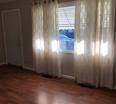 2nd image of 415 Vine St
