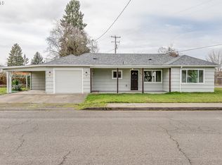 655 N 9th St, Harrisburg, OR 97446