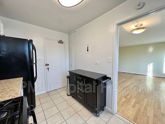 3rd image of 10501 Montrose Ave APT 102