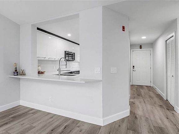 5th image of 4987 Pepper CIR #I-206