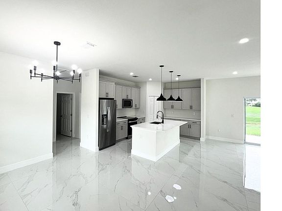 3rd image of 6116 Aquavista Dr