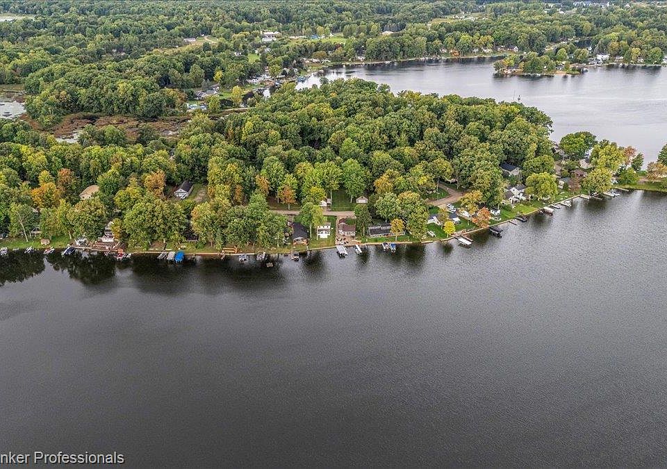 733 Lakeshore Dr, photo 10