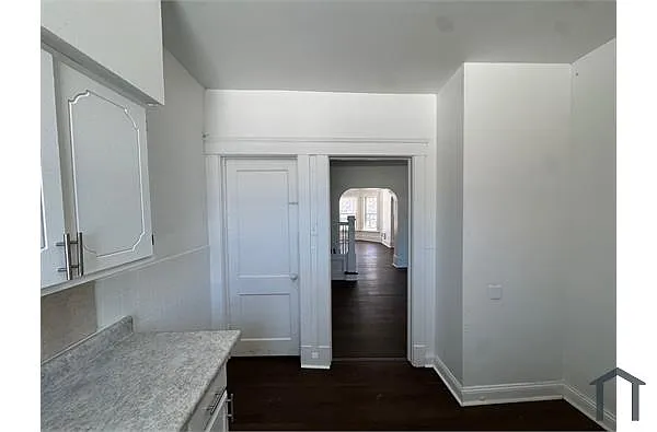 Building Photo - 3300 W 98th St #2