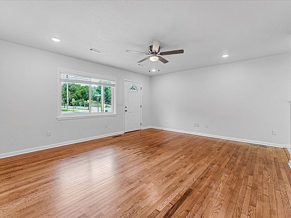 3rd image of 1666 Oakland Ave