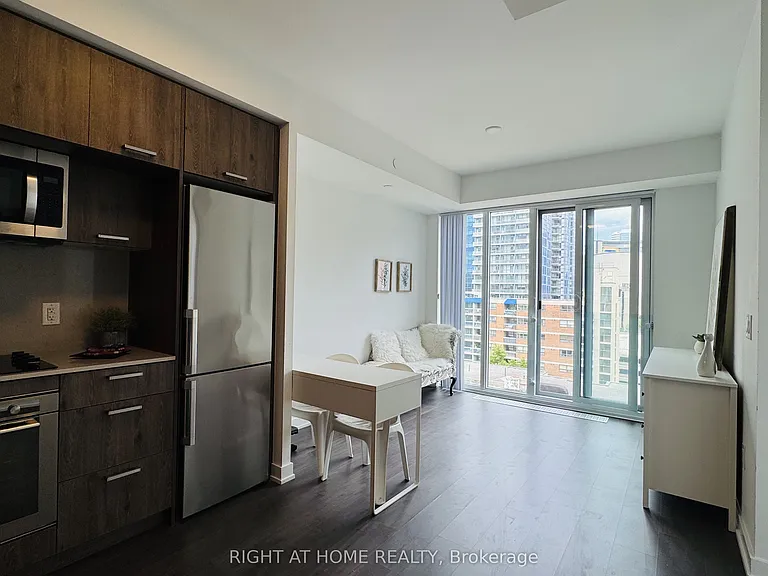 50 McCaul St #1011 — Photo 8
