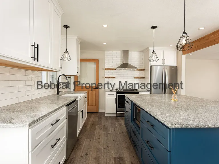 1121 Spruce St — Photo 12