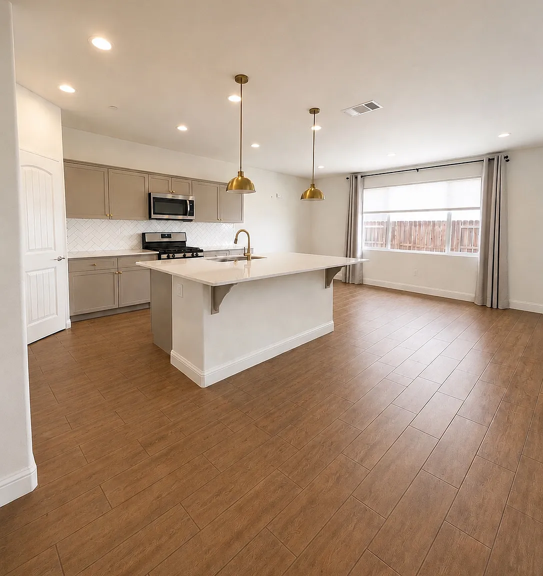 4 bed, 2415 sqft, $2,800 — Photo 2