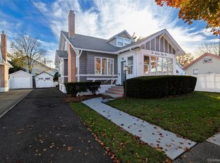 232 Sherman St, Lynbrook, NY 11563