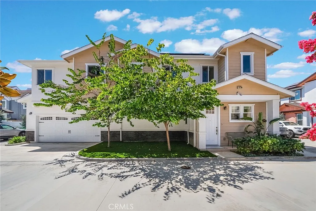 4 bed, 3.5 bath, 2229 sqft, $7,995 — Photo 2