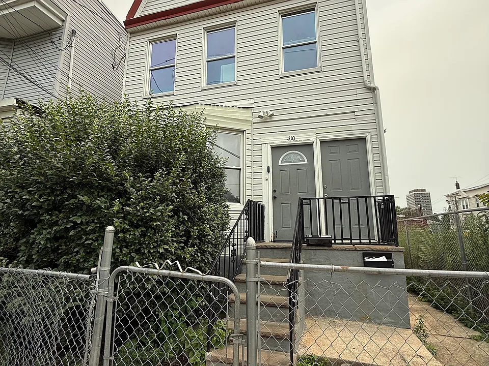 410 Chadwick Ave #2