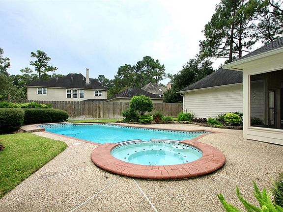 3rd image of 5826 Woodland Falls Dr