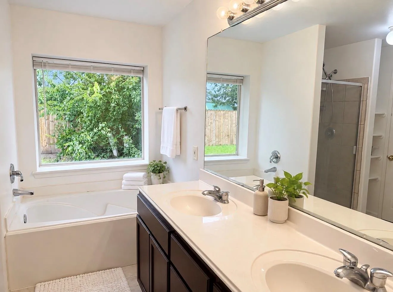 3 bed, 2.0 bath, 1616 sqft, $1,800 — Photo 2