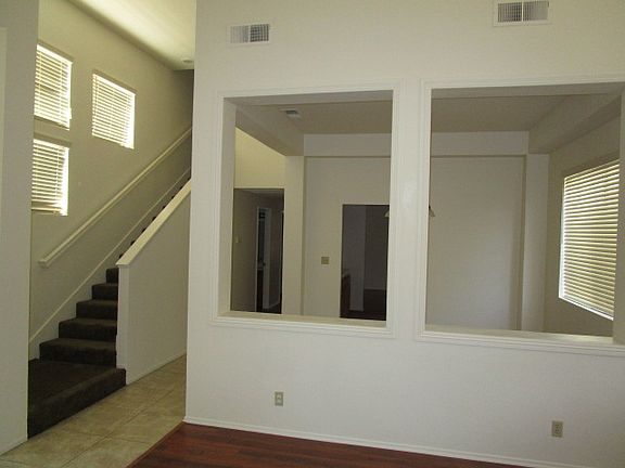 3rd image of 37220 Oak Hill St