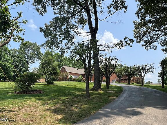 2nd image of 320 Iron Wood Cir