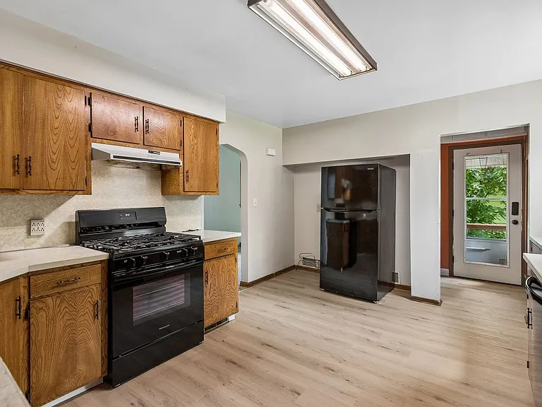 405 William St — Photo 10